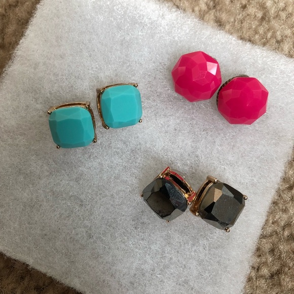 Earrings Studs - Picture 2 of 2